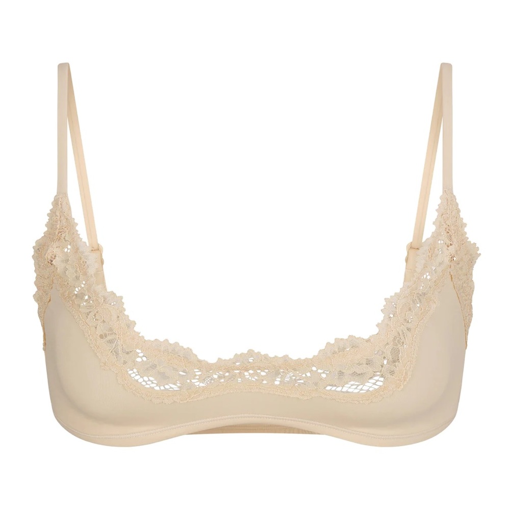 SKIMS FITS EVERYBODY CORDED LACE
SCOOP BRALETTE in Sand